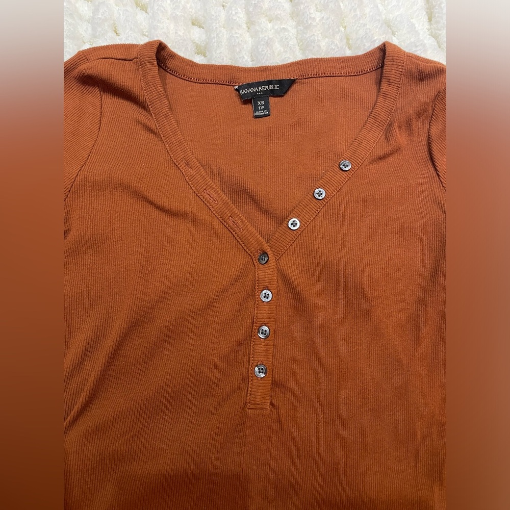 BANANA REPUBLIC | Ribbed Henley Long Sleeve
Stretchy Tight Rust Bodysuit XS - Picture 8 of 15